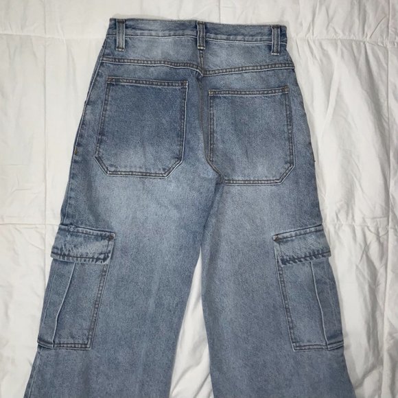 Brandy Melville / John Galt Light Wash Tatum Cargo Jeans - Picture 2 of 4
